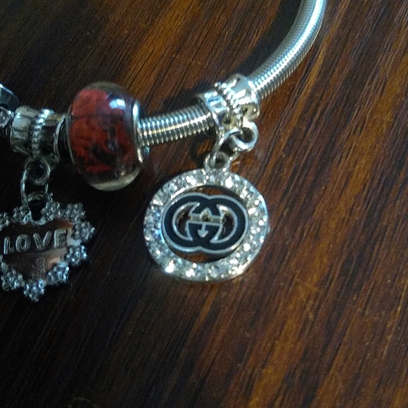 Fashion bracelet preloved charm bracelet - Picture 3 of 4